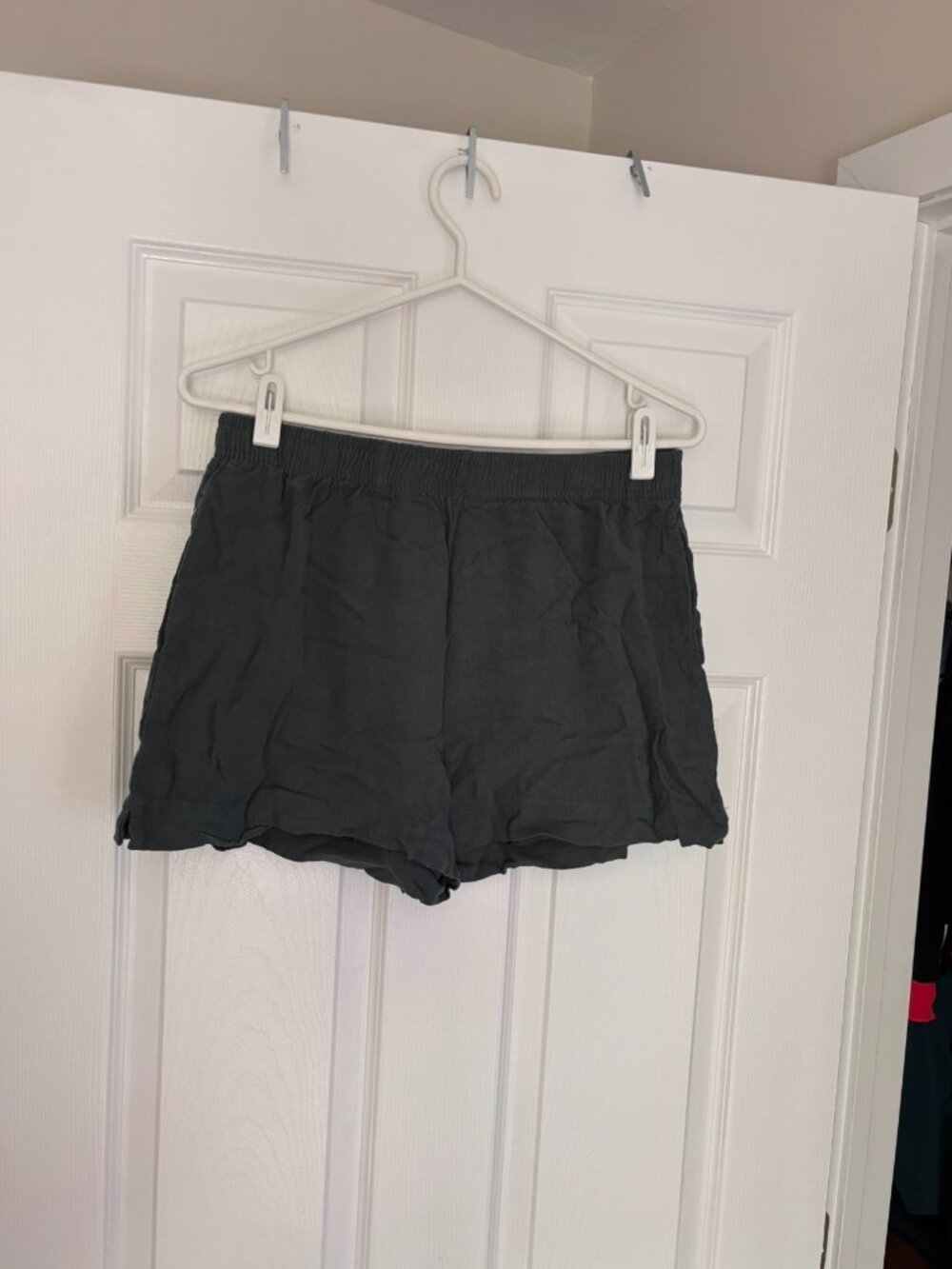 Linen Blend Flowy Pull-On Shorts / Dark Green Casual Summer Shorts (Medium)